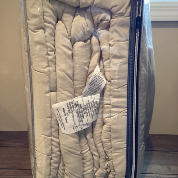 Wamsutta Bedding Wamsutta Lustleigh Washed 7 Piece Full Comforter